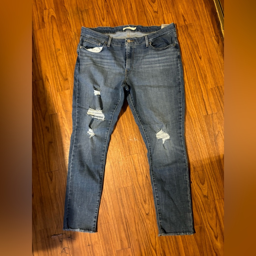 Women’s 711 Levi’s skinny jeans